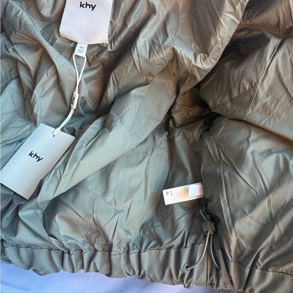 KHY by Kylie Jenner Cropped Puffer Jacket – Size XS – NWT - rare color - Picture 6 of 11